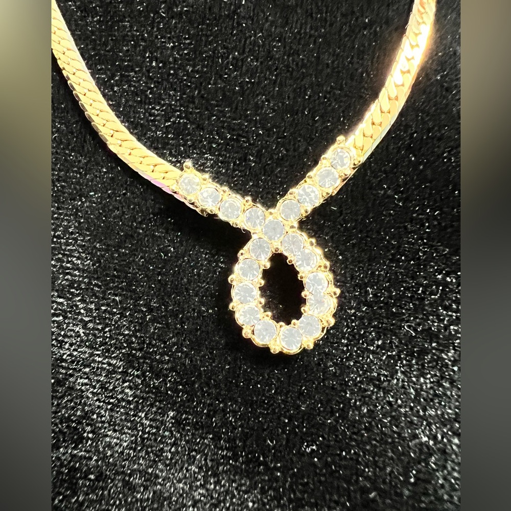 New Vintage 17 inch rhinestone Plaza necklace
